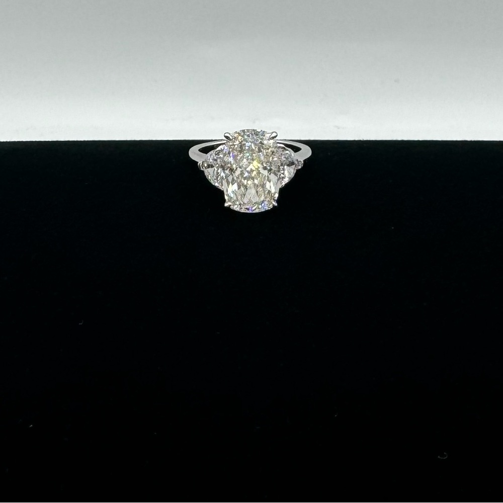 18k 5.5 Cushion Champagne Ring - Picture 6 of 12